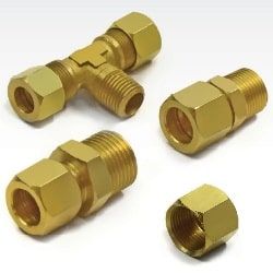 Conector universal de compresión para tubos rígidos