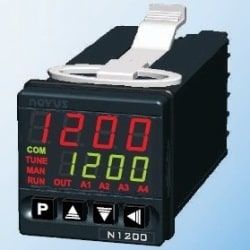 Controlador universal de procesos con entrada multisensor y autosintonía PID